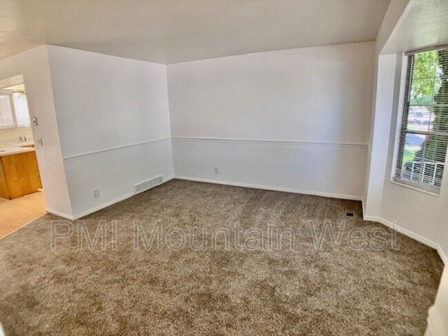 Foto del edificio - 2186 N 1965 E