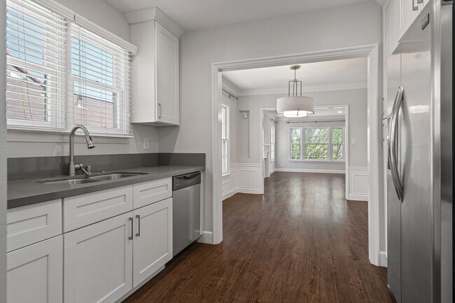 Foto del edificio - 10621 ASHTON Ave
