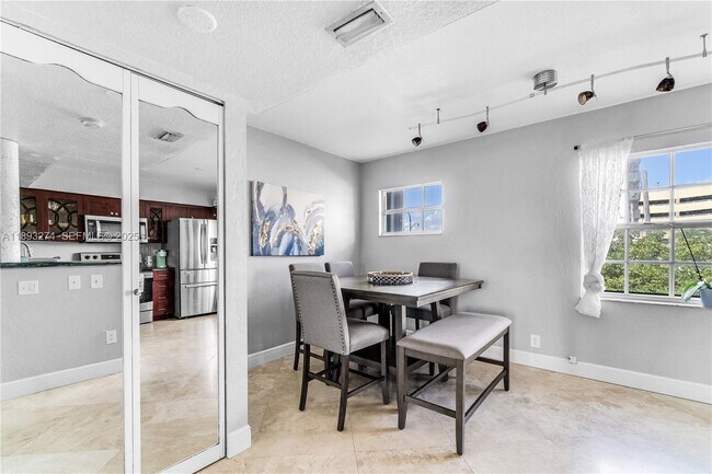 Foto del edificio - 349 Virginia St