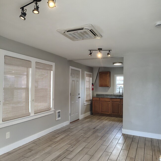Foto del edificio - 703 E Hanlon St