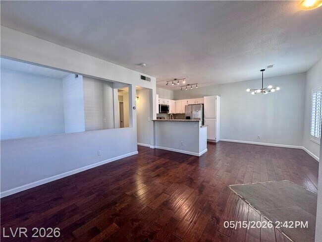 Foto del edificio - Charming Upstairs 1BR Condo with Private Balcony & Community Pool