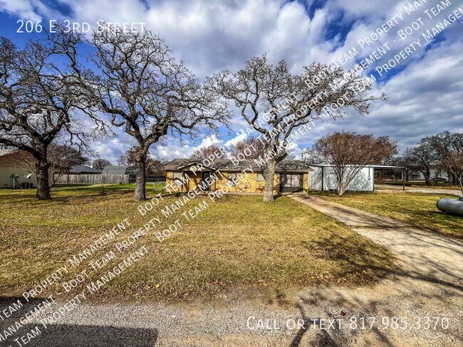 Foto del edificio - 206 E 3rd St