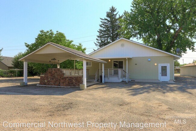 Foto del edificio - 4 br, 3 bath House - 4403 N Maple Grove