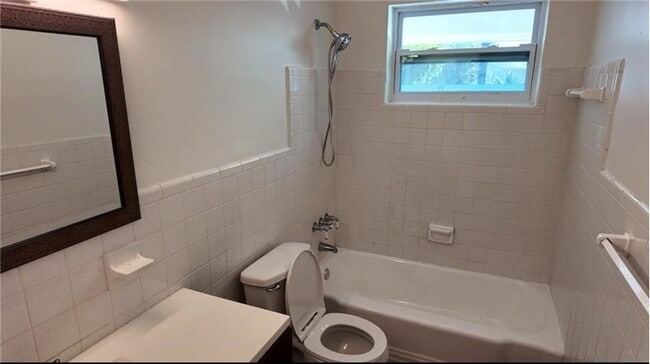 Building Photo - 600 NW 38th Ct