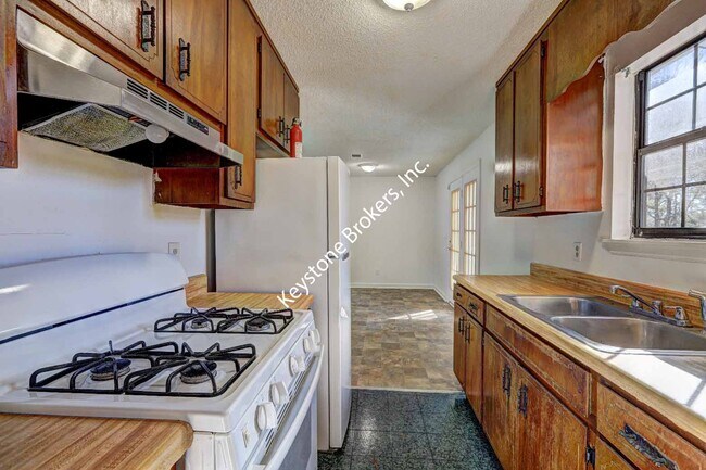 Foto del edificio - 4120 Elizabeth Ct