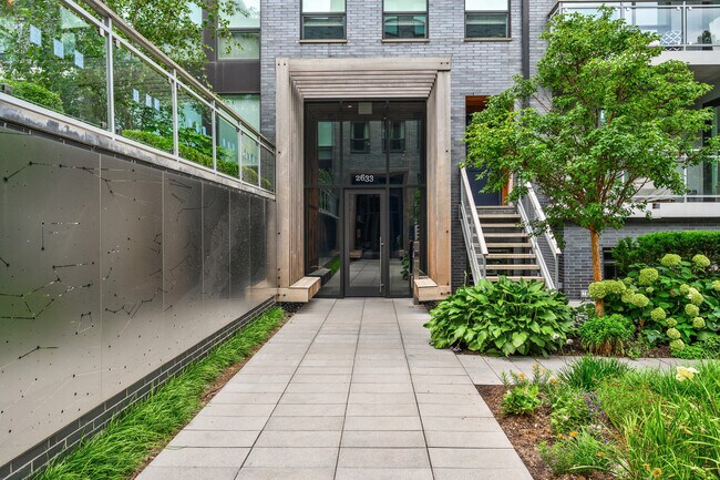 Foto del edificio - 2633 N Hermitage Ave
