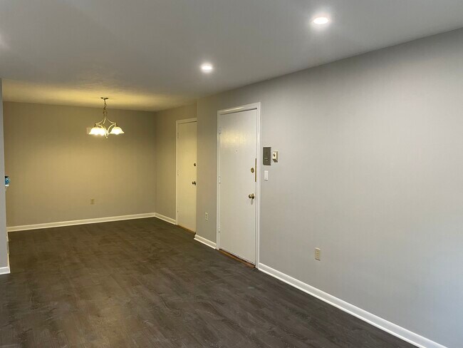 Foto del edificio - 1323 Worcester Rd