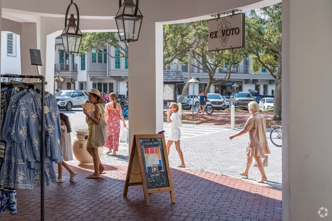 Local retail shops can be found in Barnett Square.