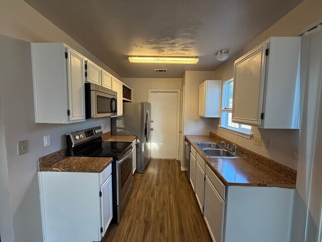 Foto del edificio - 2501 Windmill Dr