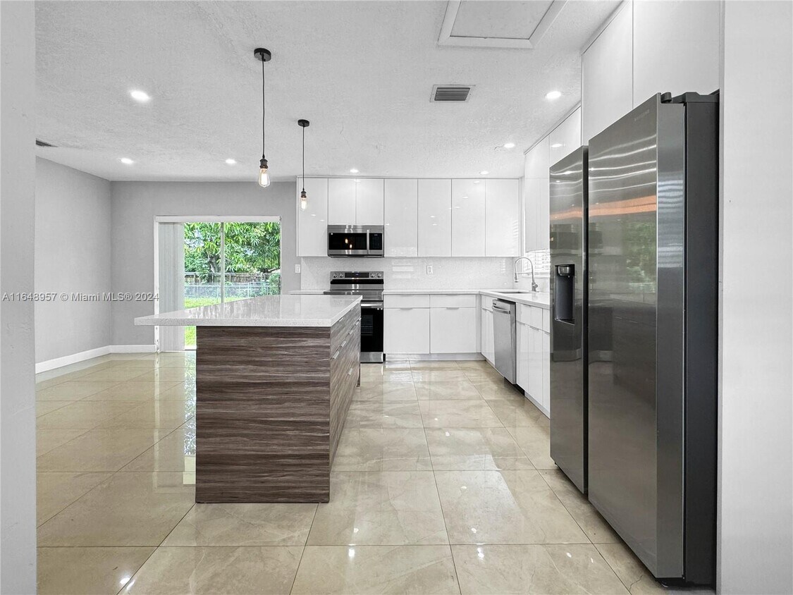 Primary Photo - 3354 NW 181st St