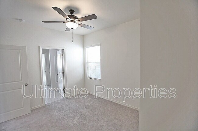 Foto del edificio - 19344 W Hazelwood St