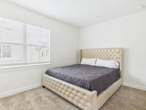 Building Photo - 2761 Clinton Dr