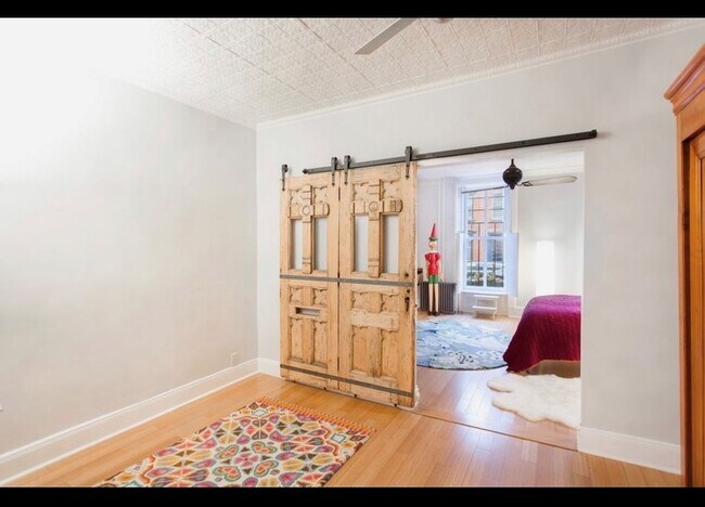 Building Photo - 155 Luquer St