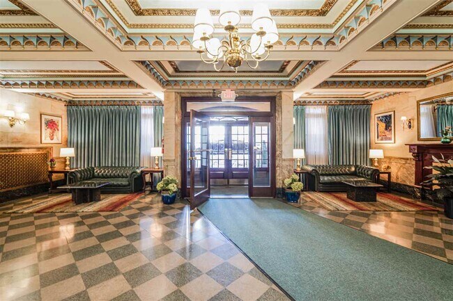Foto del edificio - 6305 Boulevard E
