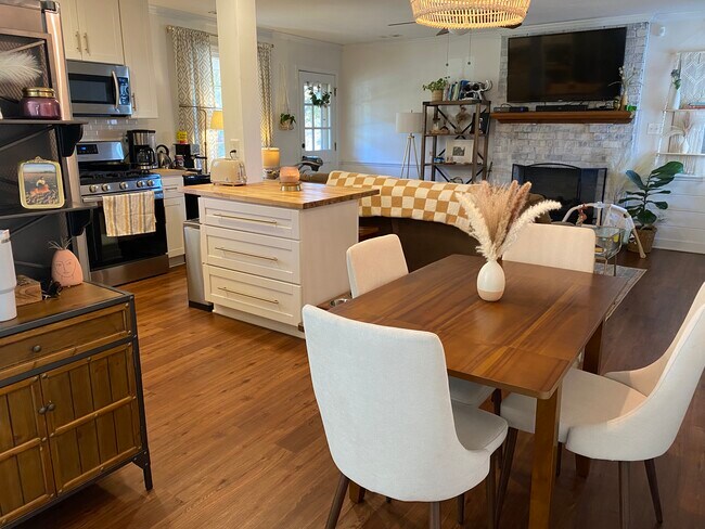 Dining area - 5108 Bromley Ln