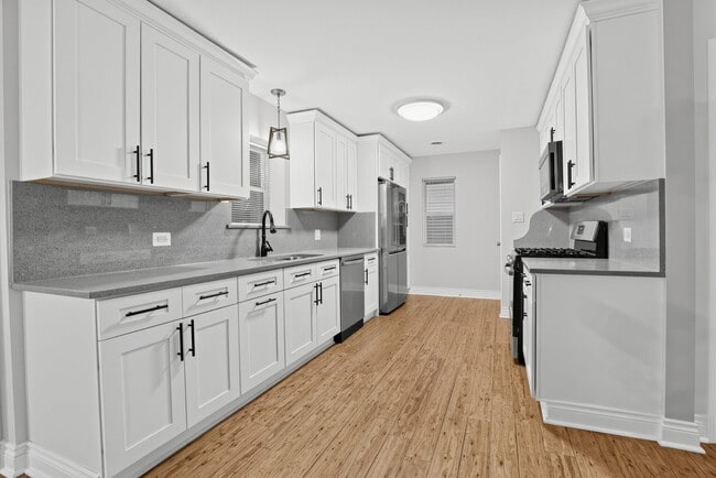 Foto del edificio - 18307 Wildwood Ave