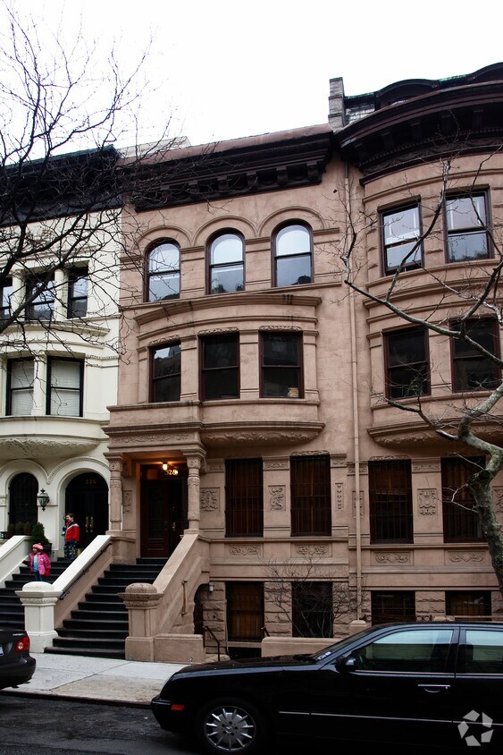 Foto del edificio - 328 W 71st St