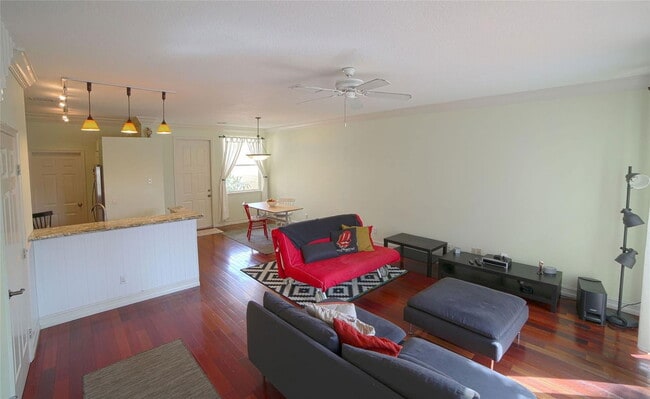 Foto del edificio - 836 SE 4th Ct