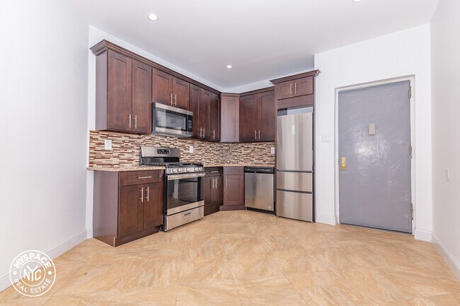 Building Photo - 460 Throop Ave