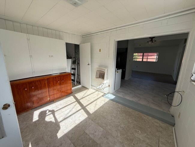 Foto del edificio - 3 bed 2 bath house with 1200 sf. end of ci...
