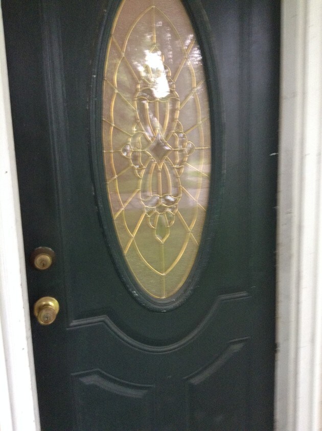 front door - 800 E Calhoun St