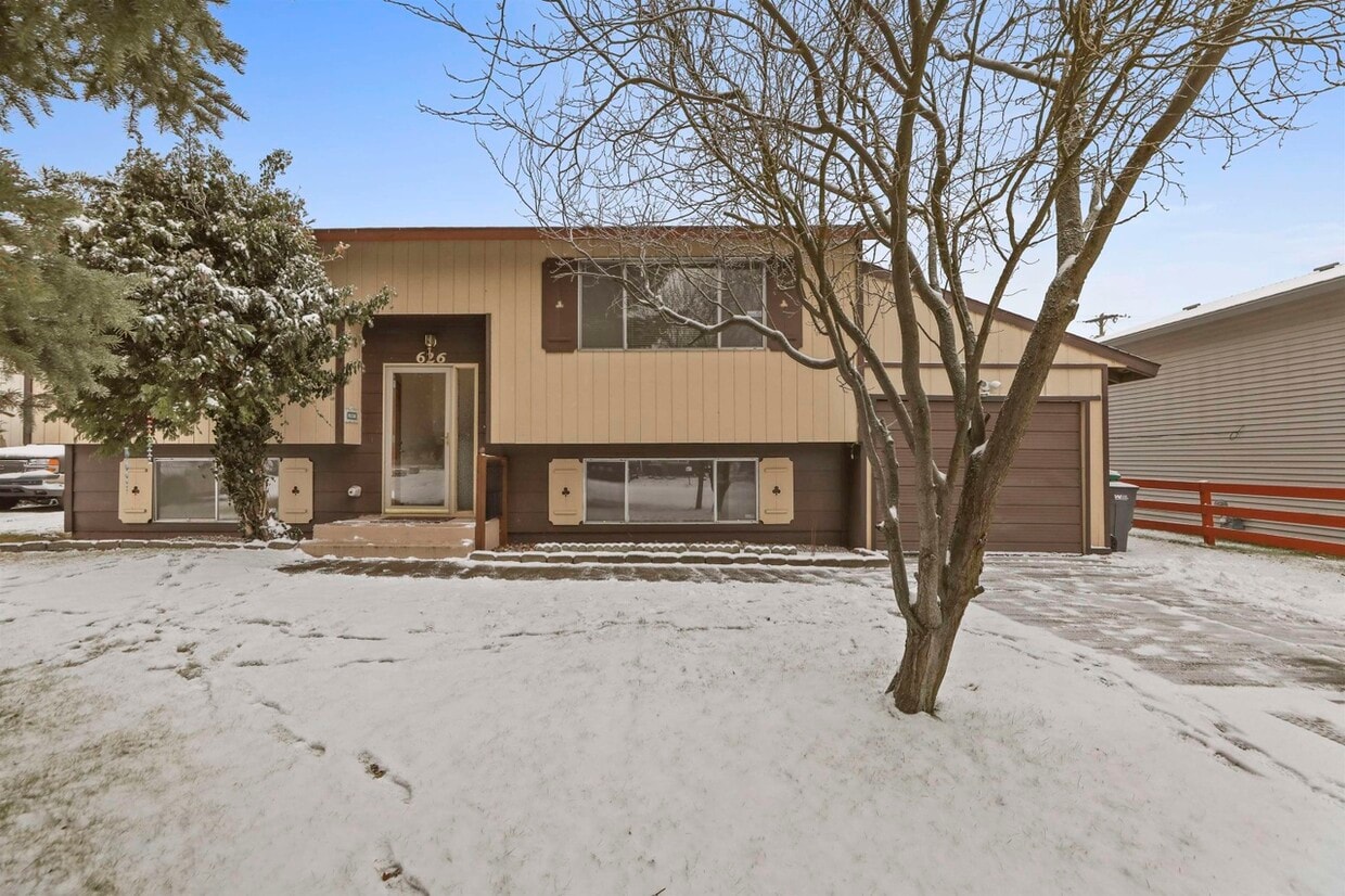 Front - 626 S Beeman St