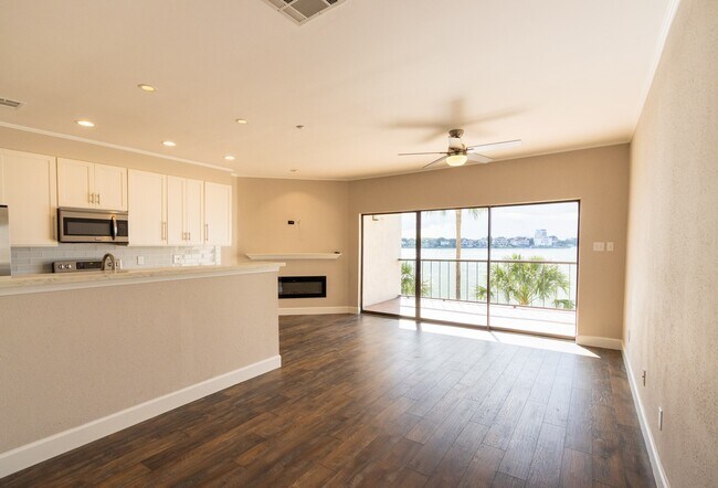 Foto del edificio - 401 Lakeside Ln