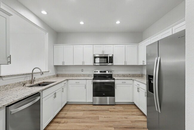 Building Photo - 7416 Sandy Springs Point