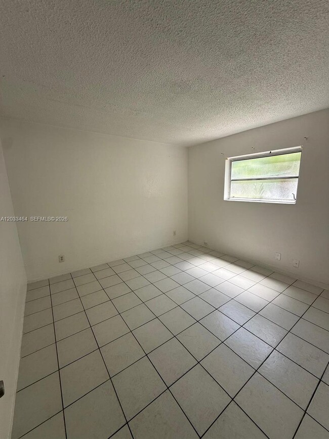 Foto del edificio - 16851 NE 18th Ave