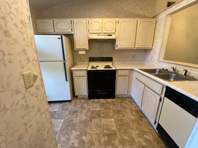 Foto del edificio - AVAILABLE AUGUST! [NO PETS PERMITTED]