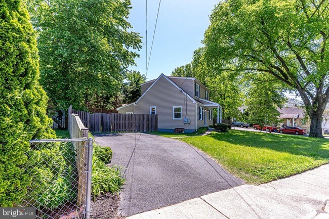 Building Photo - 6023 Rixey Dr