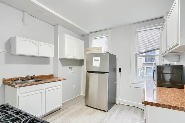 Photo - 151X E Hoffman St House