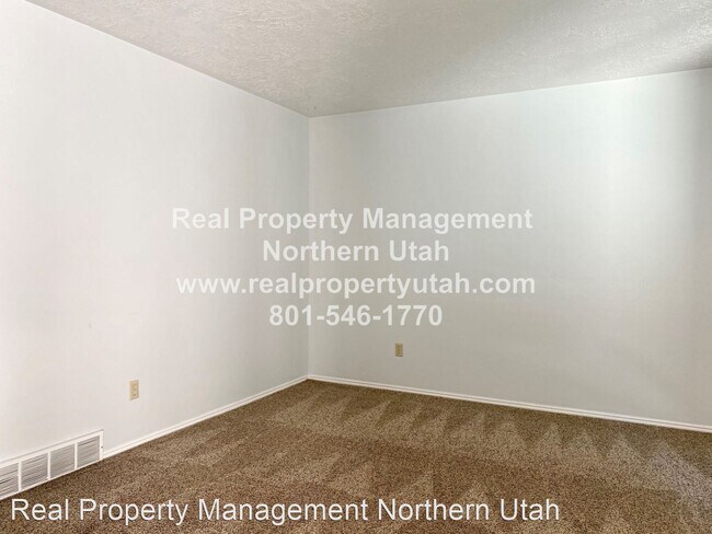 Foto del edificio - 5 br, 3.5 bath House - 1778 W 250 N
