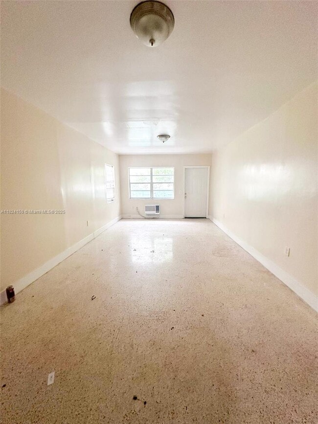 Building Photo - 2140 Bay Dr
