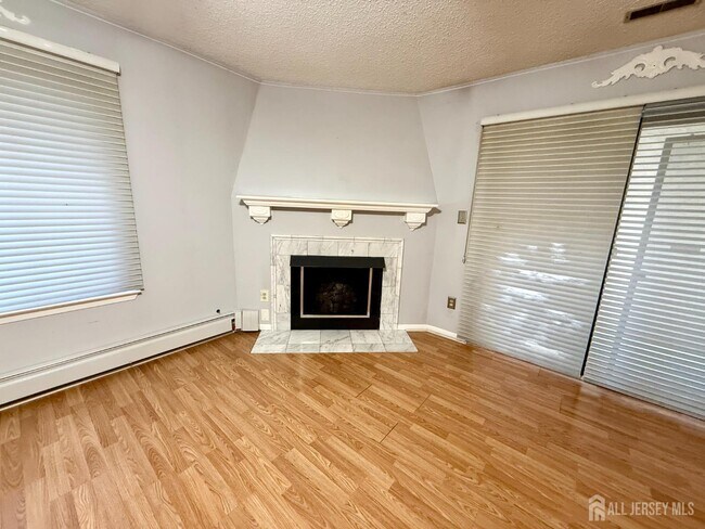 Building Photo - 1 Carriage Pl