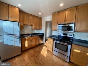 Building Photo - 7432 Pohick Rd