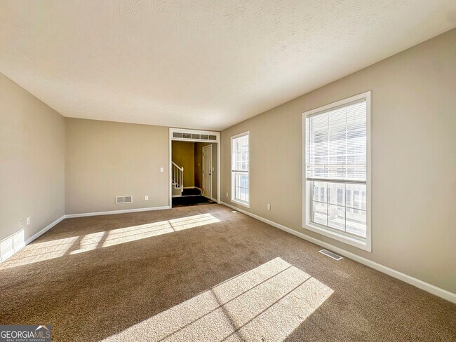 Foto del edificio - 3340 Summit Pl Dr