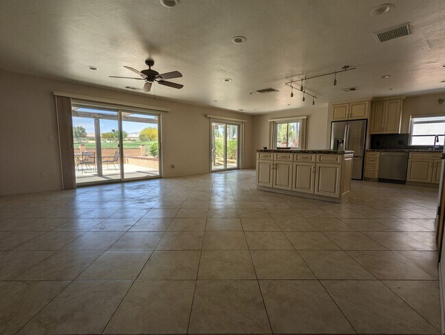 Building Photo - Resort Living in Desert Hot Springs