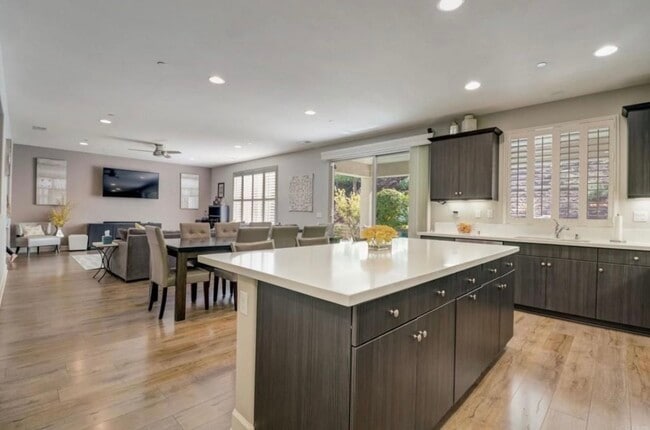 Building Photo - 445 Adobe Estates Dr