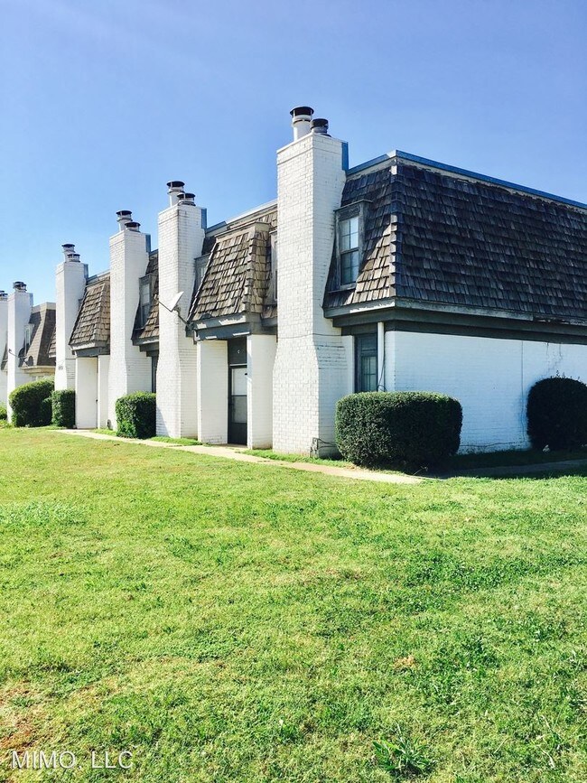 Building Photo - 2129 Beaumont Dr