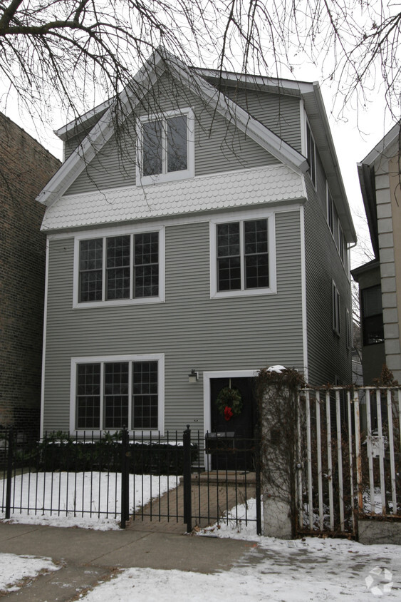 Foto del edificio - 3748 N Kenmore Ave