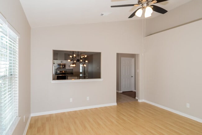 Foto del edificio - 21319 Sweet Grass Ln