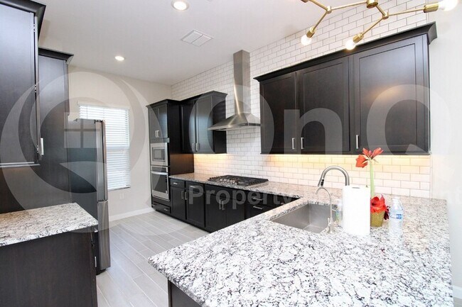 Building Photo - 4879 E Paddock Pl
