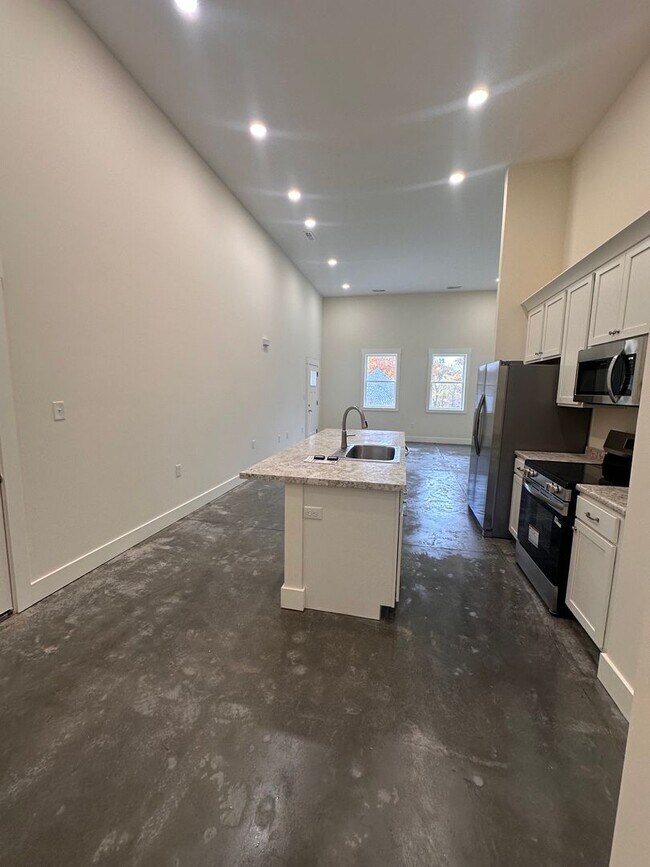 Foto del edificio - Basement Apartment 1BR/1BA New build in Cl...