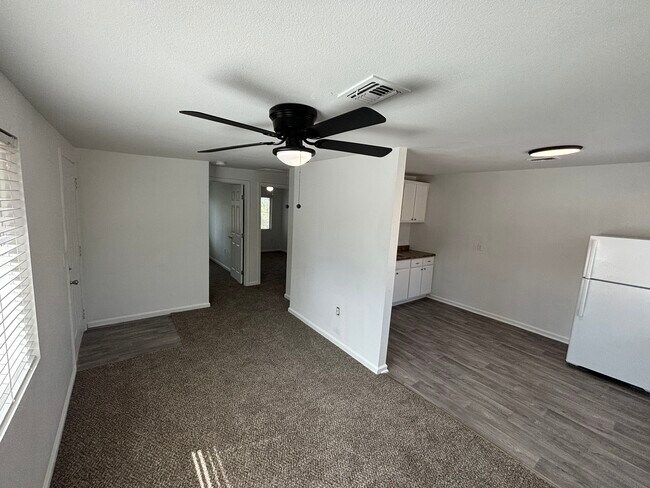 Foto del edificio - 1525 E Sunnyside Dr
