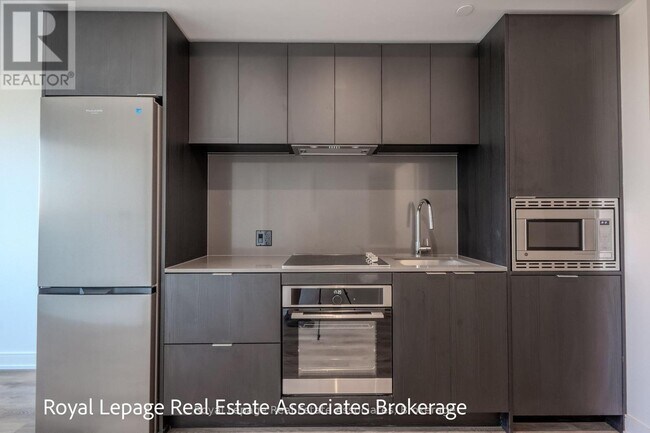Building Photo - 3009 Novar Rd