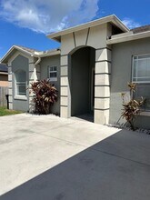 Building Photo - 1573 SW Merchant Ln