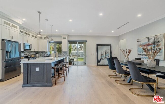 Building Photo - 19148 W Oxnard St