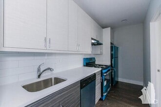Building Photo - 3917 N Janssen Ave