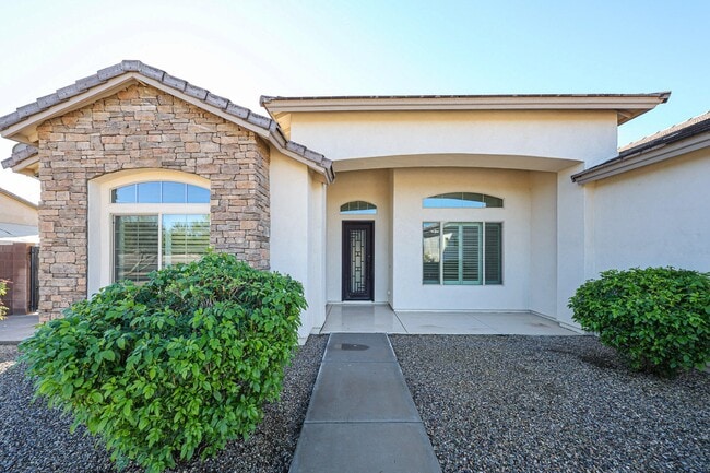 Building Photo - 6327 E Dixileta Dr